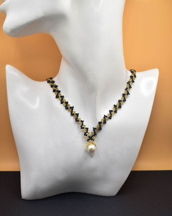 Elegant Black and Gold Pearl Necklace